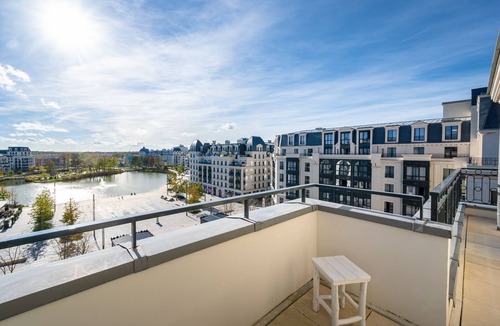 Clamart Apartment | Magnifiqueduplex lake view