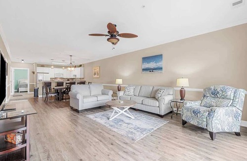 Central Myrtle Beach Apartment | Magnolia 302 · Golf & Lake Hideaway 3BR