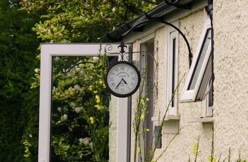 Etchinghill House | Magnolia Cottage