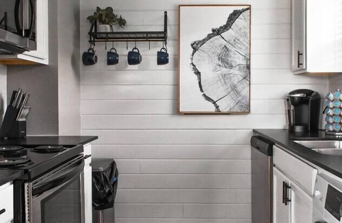 College Station Apartment | Magnolia Farms: Walk to A&M, Comfy King Beds