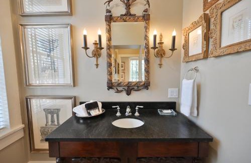 Natchez Hotel | Magnolia Hall - The Britton Suite - King Suite