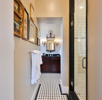 Natchez Hotel | Magnolia Hall - The Britton Suite - King Suite