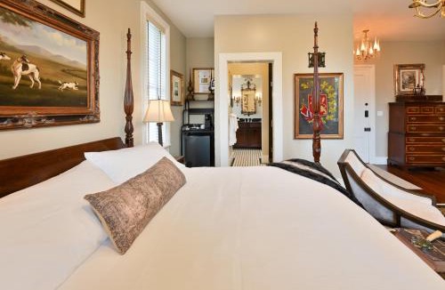 Natchez Hotel | Magnolia Hall - The Britton Suite - King Suite