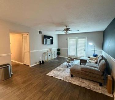 Shannon House | Magnolia Haus Hoover King n Queen Stay