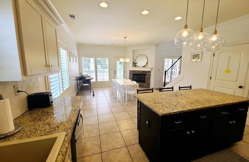 Southaven House | Magnolia House - 5BD/3BA - Family & Pet Friendly!