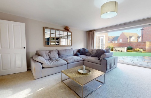 Royal Leamington Spa Apartment | Magnolia House (sleeps 4)