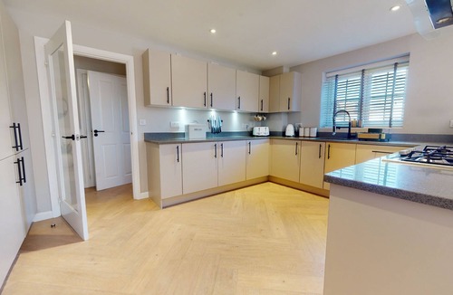 Royal Leamington Spa Apartment | Magnolia House (sleeps 4)