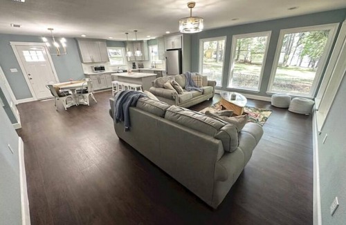 Avinger House | Magnolia Lake House