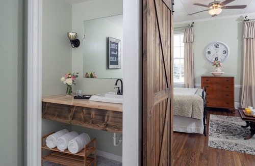 Humboldt Bed & Breakfast | Magnolia Manor and Chapel