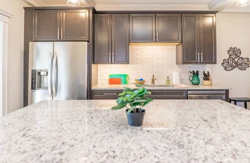 Shaw House | Magnolia on the Park | Spacious 4BR /ABODEbucks