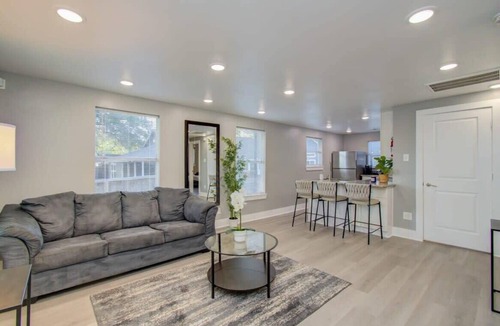 Greater East End House | Magnolia Park Retreat -3 Separate Units w Backyard