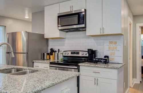 Greater East End House | Magnolia Park Urban Retreat - 2-BD/1-BA with Yard