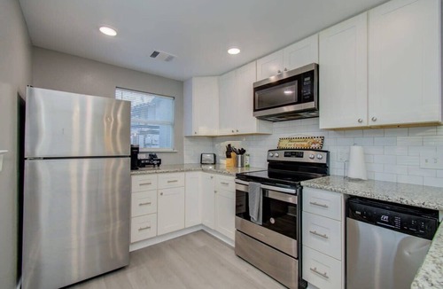 Greater East End House | Magnolia Park Urban Retreat - 2-BD/1-BA with Yard