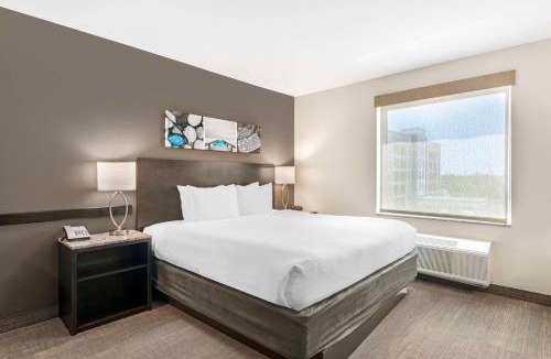 Fruitville Hotel | Magnolia Pointe; BW Signature Collection
