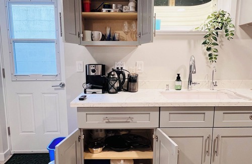 Magnolia House | Magnolia Private Unit with Kitchen & Patio