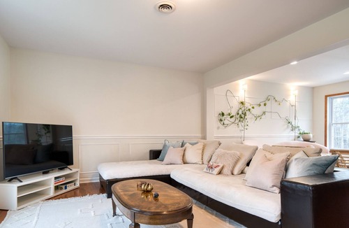 West Saugerties House | Magnolia Retreat | Hot Tub, Pool, Firepit