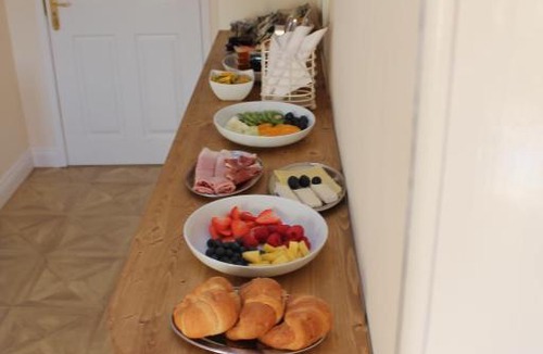 Coalpit Heath House | Magnolia Self Contained Suites