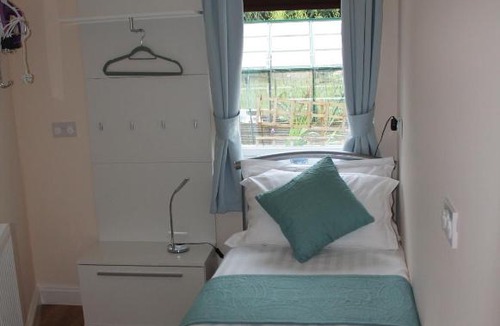 Coalpit Heath House | Magnolia Self Contained Suites