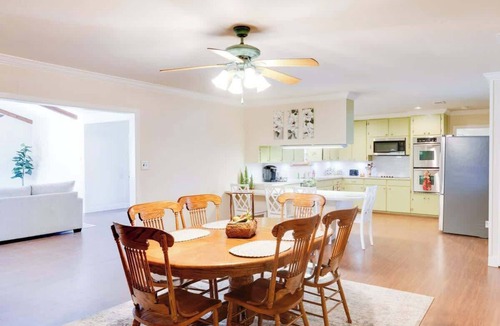 Longview House | Magnolia Staycation S