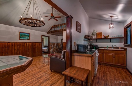 Canadensis Hotel | Magnolia Streamside Resort
