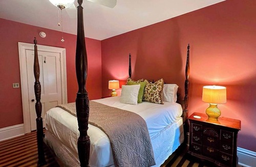 Oswego Bed & Breakfast | Magnolia Suite- The Belvedere Inn