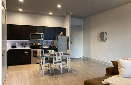 Fort Worth House | Magnolia Walks ~ City Chic Comfort ~ Med District!