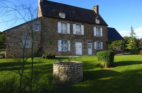 Le Mesnil-Ozenne House | Magnolias" house with garden and barbecue