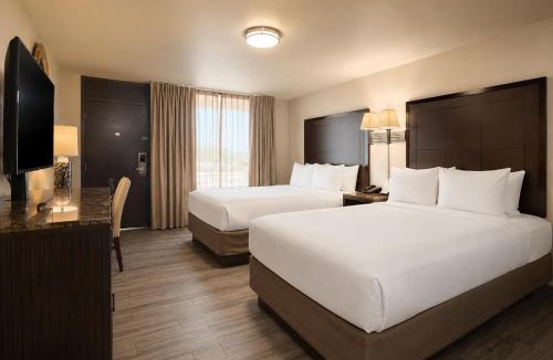Tyler Hotel | Magnuson Grand Hotel and Conference Center Tyler