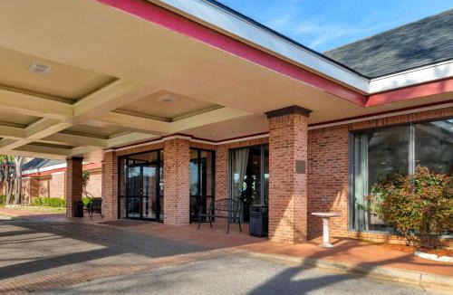 Tyler Hotel | Magnuson Grand Hotel and Conference Center Tyler