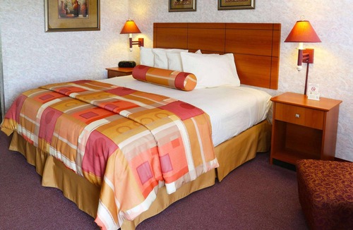 Howell Hotel | Magnuson Hotel Howell