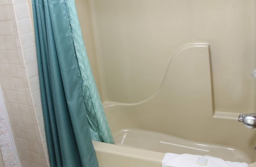 Howell Hotel | Magnuson Hotel Howell