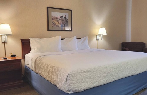 Malone Hotel | Magnuson Hotel West Liberty