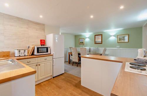 Newton-on-Rawcliffe House | Magpie Cottage