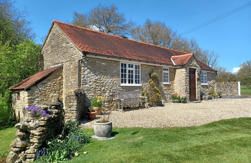 North Brewham Cottage | MAGPIE COTTAGE, pet friendly, with a garden in South Brewham