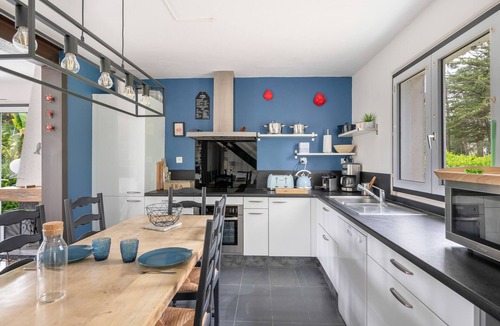 Asserac House | Mahé Bridge - 300m Beach - 7 adults - 5 children