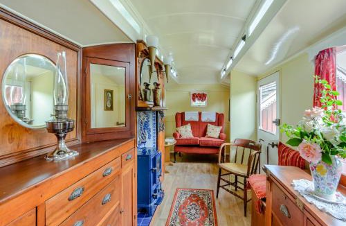 Thistley Green House | Mahalia