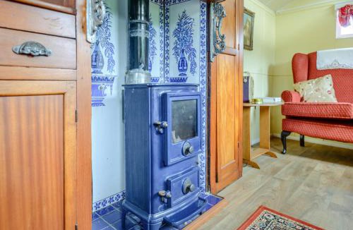 Thistley Green House | Mahalia