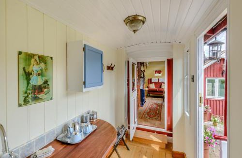 Thistley Green House | Mahalia