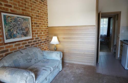 Cranbourne Hotel | Mahogany Park