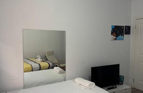 Truganina House | Mahzan Private Room 4 - Shared House