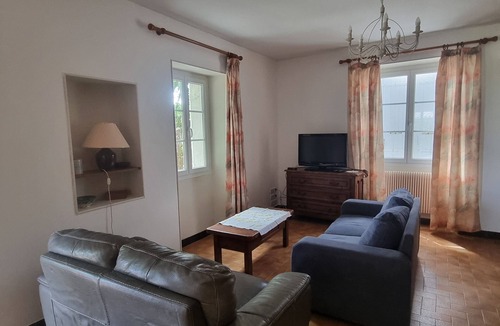 Saint-Etienne-de-Fontbellon House | Maison de Campagne