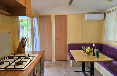 Canet de Mar Ski Chalet | Maia: Family bungalow