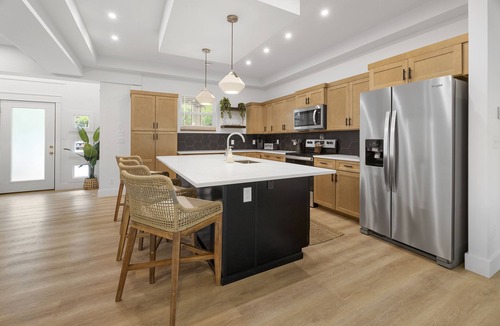 Indian Point House | Maia House – Luxury Waterfront Retreat w/Resort Amenities