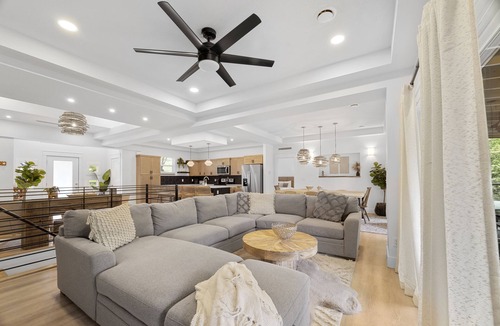 Indian Point House | Maia House – Luxury Waterfront Retreat w/Resort Amenities