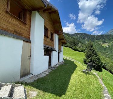 Mesocco Ski Chalet | Maiensäss, Berghütte Pundelon - autark, voll ausgestattet, Ressourcen begrenzt