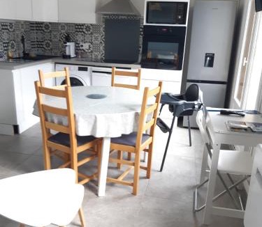 Bielle Apartment | Mailh- Massibé 1 chambre 5 pers draps serviettes inclus parking près du ski tout confort