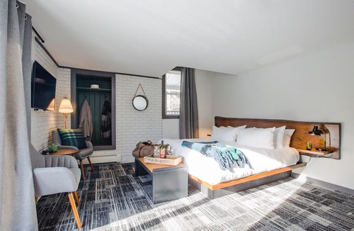 Ludlow Hotel | Main and Mountain Bar & Motel