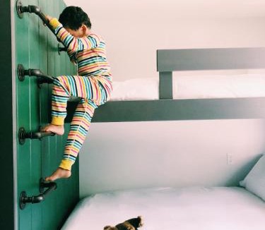 Ludlow Hotel | Main and Mountain