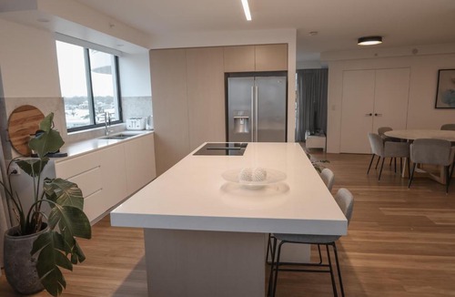 Main Beach Apartment | Main Beach Apartment at The Meriton