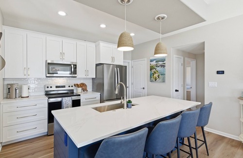 Lake Ozark Condo | Main Channel Views, Screened Porch, Pool & Boat Slip